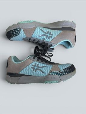 KURU Quantum women's athletic sneakers in a glacier blue and gray lace up Sz 9